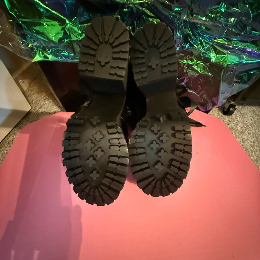 NIB Dolls Kill Dancing Hearts Platform Boots – Black- W6 - Picture 4 of 11